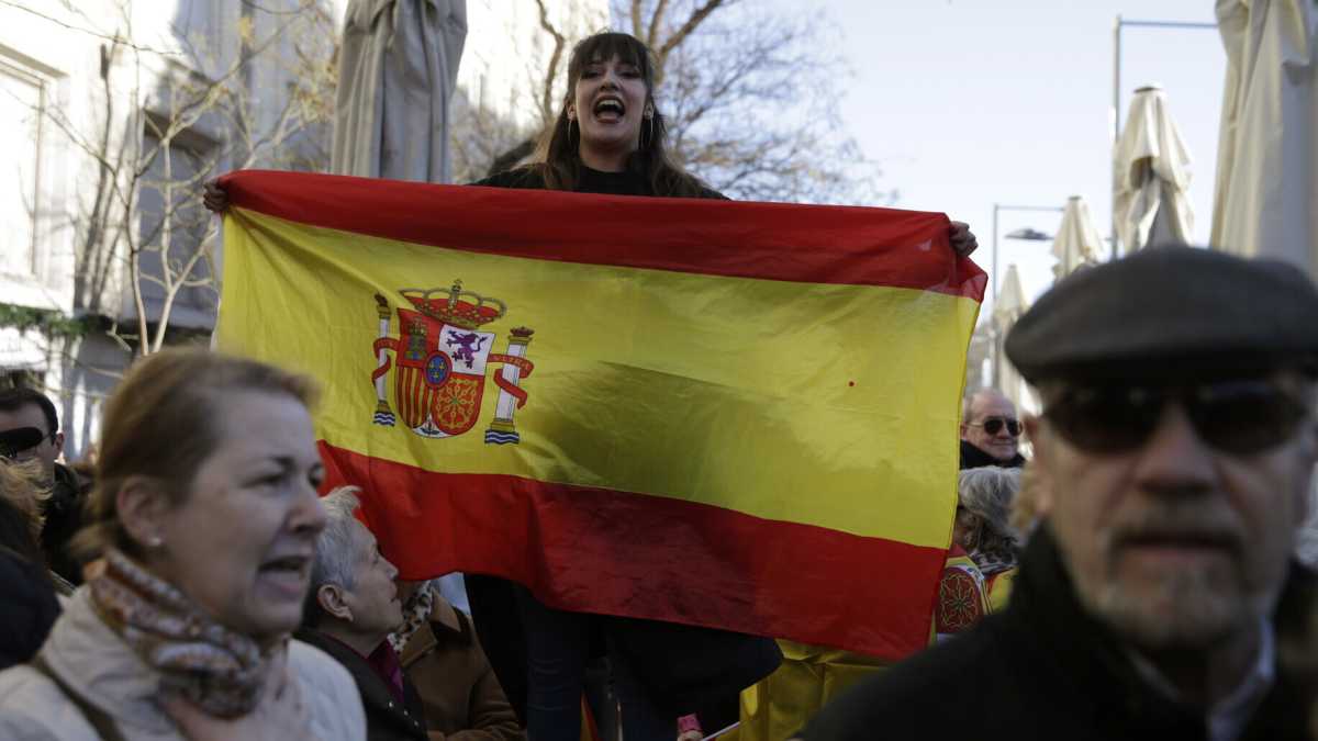 Immagine di Travolta dalla pandemia virale e demografica, la Spagna vota l’eutanasia