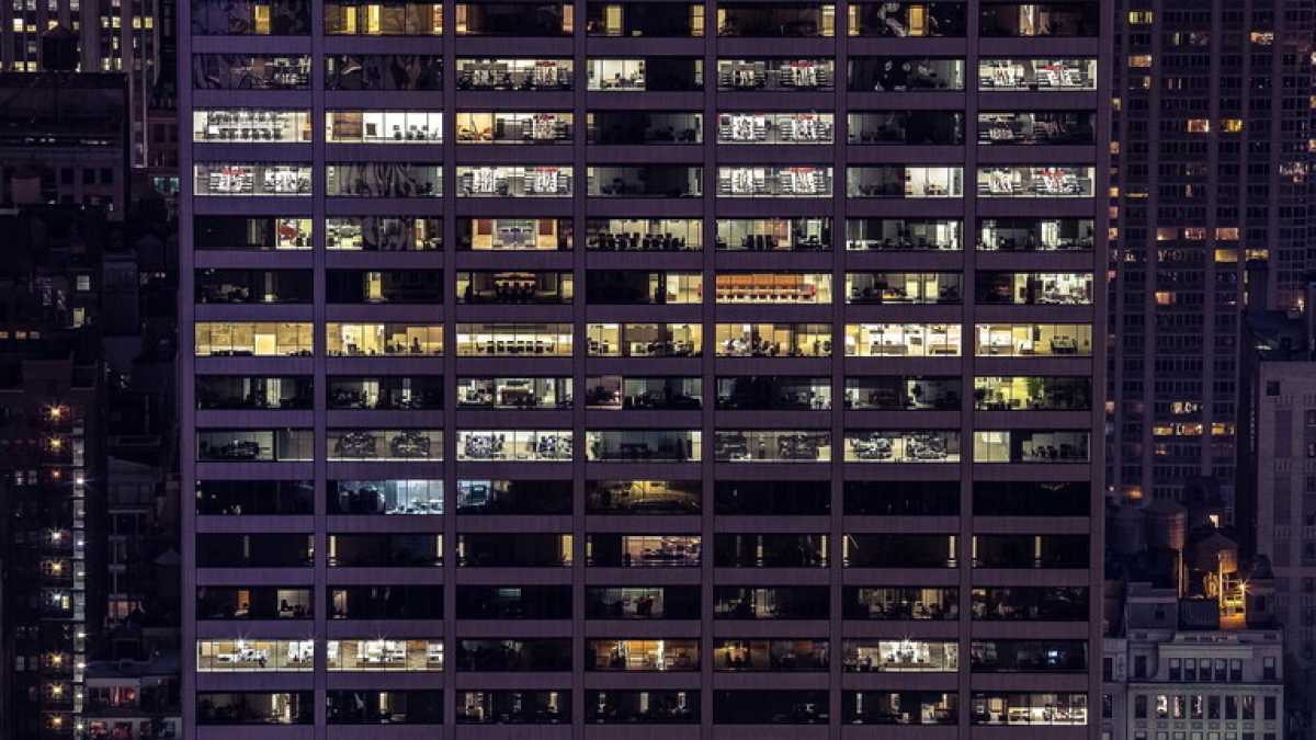 Immagine di Sala (quasi) contro Bentivogli nella città in smart working