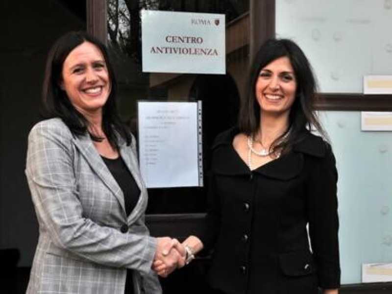 "Via Irrudicibili, Casapound e Forza Nuova". Lozzi sfida Raggi sull'antifascismo