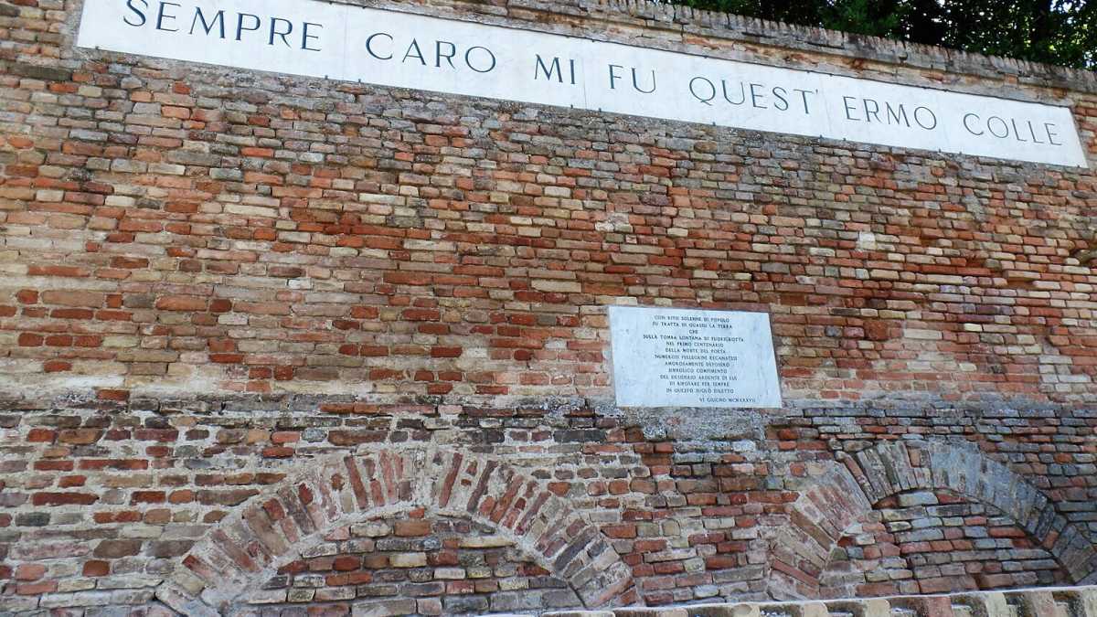 Immagine di L'ermo colle di Leopardi diventa una discarica