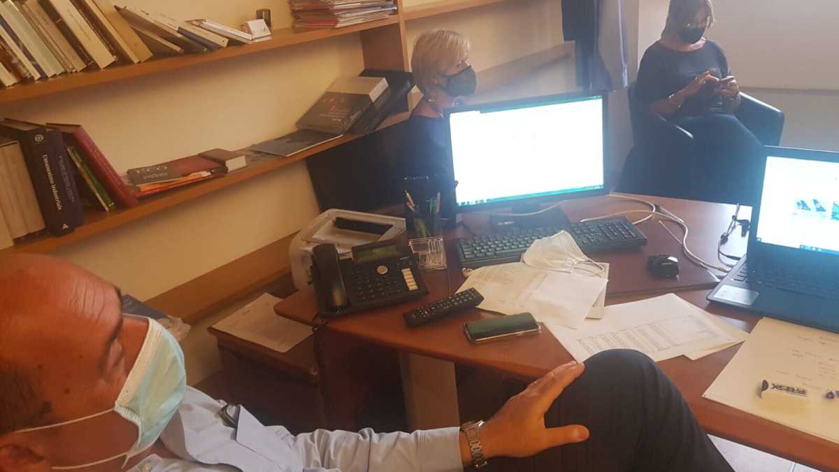 Immagine di Nella stanza di Zingaretti: "Sono ancora qua, eh già" .