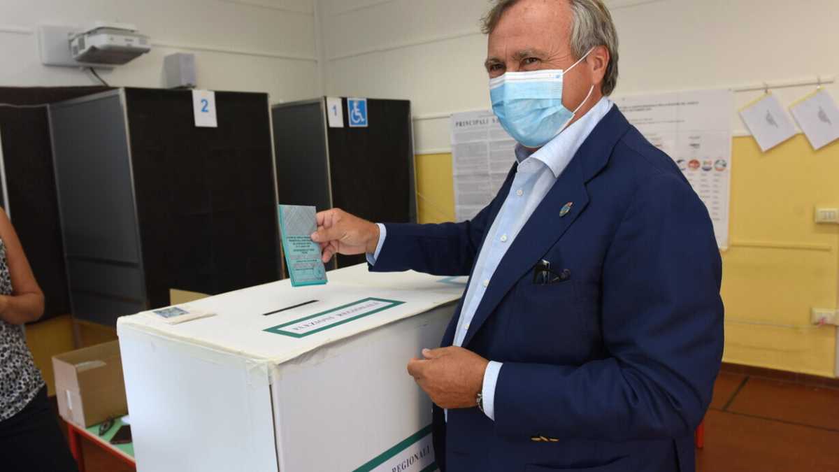 Immagine di Brugnaro trionfa, ma la spallata della destra non arriva neanche alle comunali