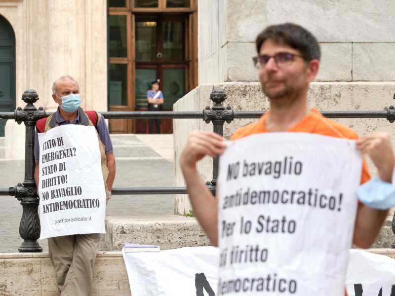 Tra Montale e Bennett: che fare con riforme giuste ma imperfette?