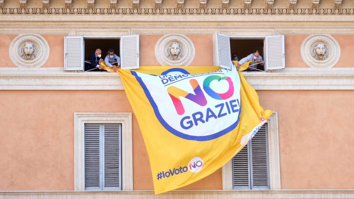 Immagine di I simpatici fischi per fiaschi del popolo del No