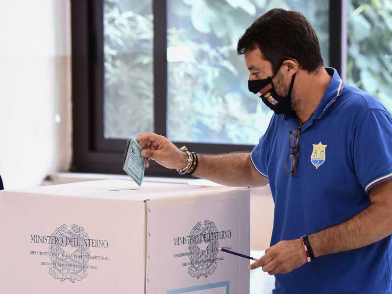 In Veneto, trovato il vaccino per Salvini prima di quello per il Covid