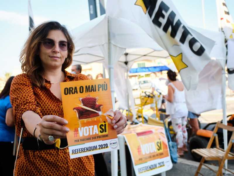 Così il M5s si appresta a cacciare i parlamentari che hanno fatto campagna per il No