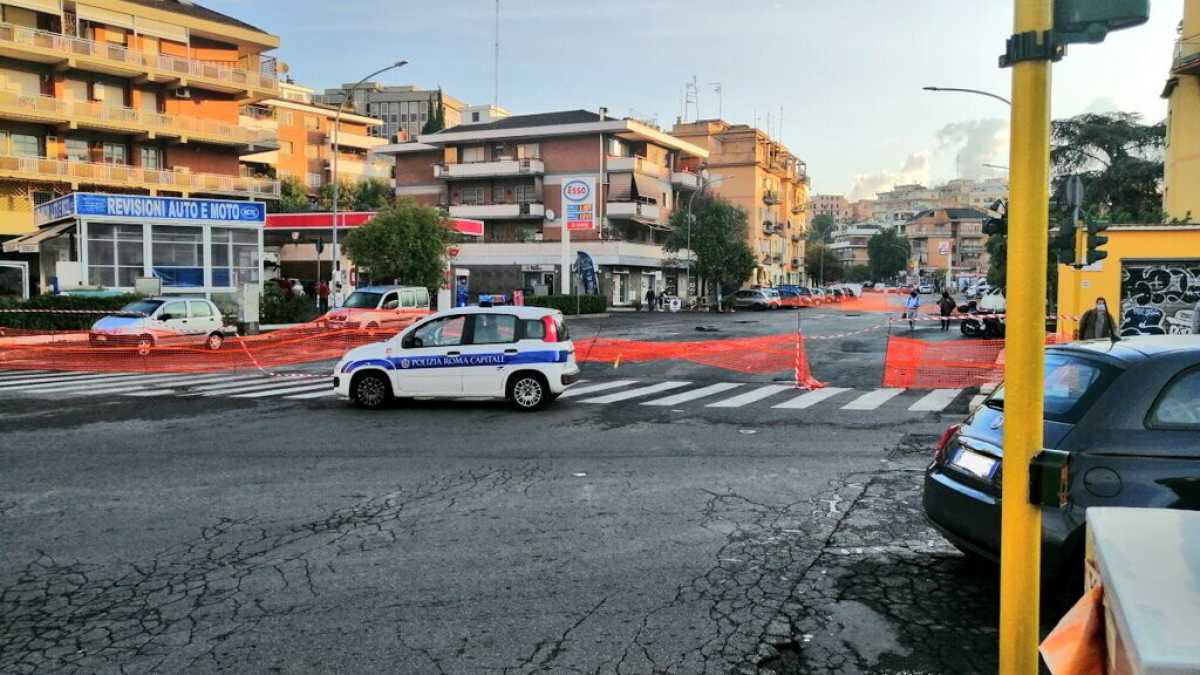 Immagine di Così la pioggia sgretola le "strade nuove" della Raggi