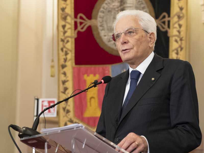 Mattarella corregge Johnson: amiamo la libertà ma anche la serietà