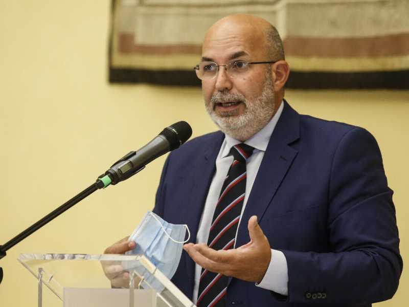 Così Crimi dovrà rimandare gli Stati generali al 2021