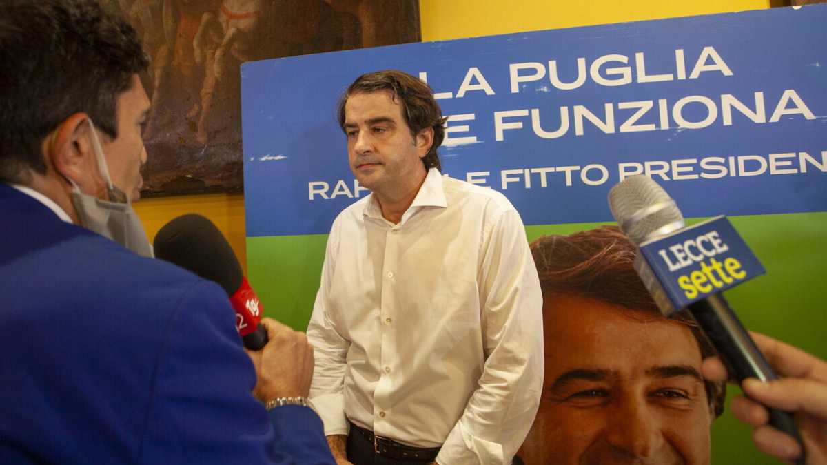 Immagine di Covid, Fitto e la moglie positivi: "Spero che gli odiatori ora si fermino"