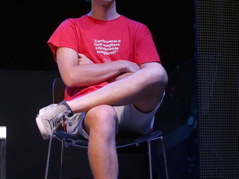 Mattia Santori e l’incapacità, in un mondo che cambia, di cambiare registro