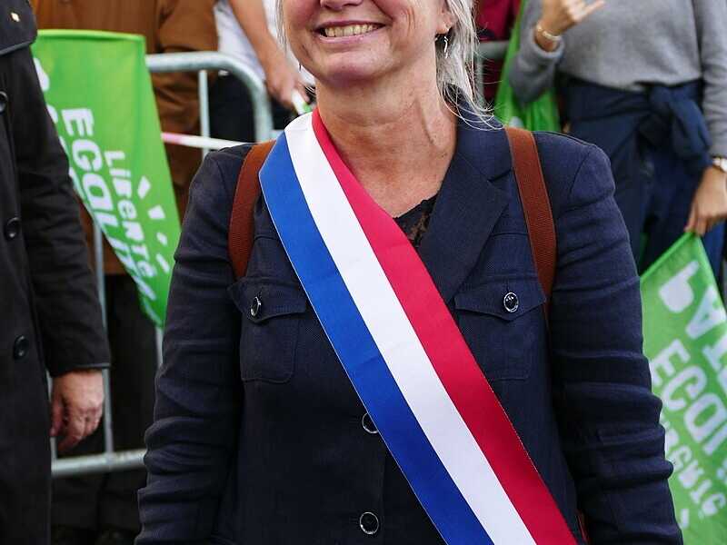 Espulsa dai macroniani per dissenso, Agnès Thill denuncia il “ Mondo Nuovo della bioetica”