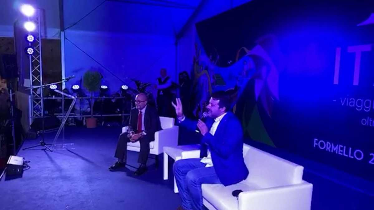 Salvini a Formello nonostante la febbre. "Il medico mi ha detto di andare a casa, ma ci tenevo troppo a essere qua"