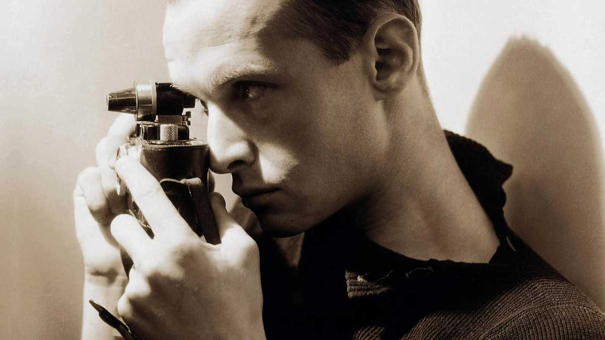Immagine di La fotografia, da istante catturato da chi guarda a messa in scena di chi si mostra