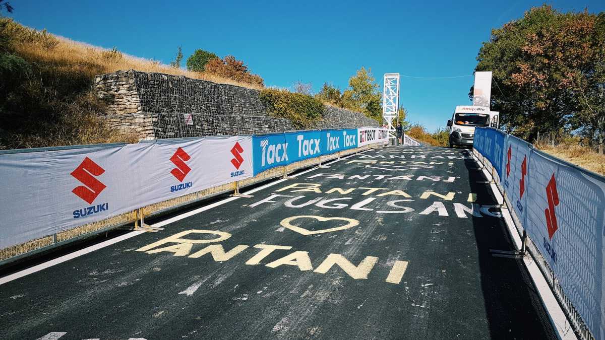 Immagine di L'asfalto del ciclismo non dimentica