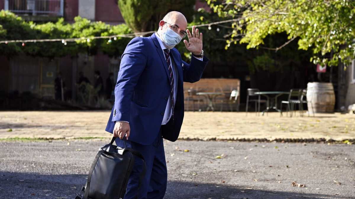 Immagine di Rito Ritrito. O rito di Vito (Crimi). Il M5s in conclave per non decidere niente