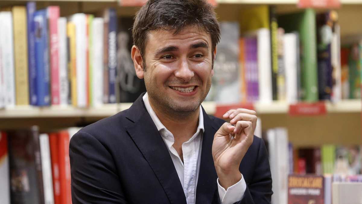 Immagine di Ci mancava solo Di Battista insegnante di giornalismo