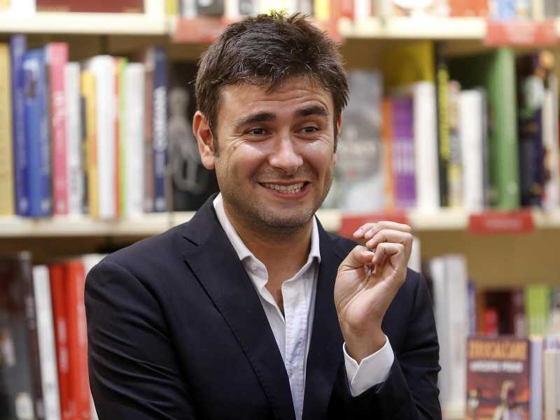 Ci mancava solo Di Battista insegnante di giornalismo