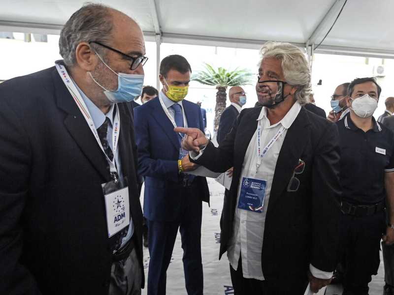  (Goffredo Bettini e Beppe Grillo, foto Ansa) 