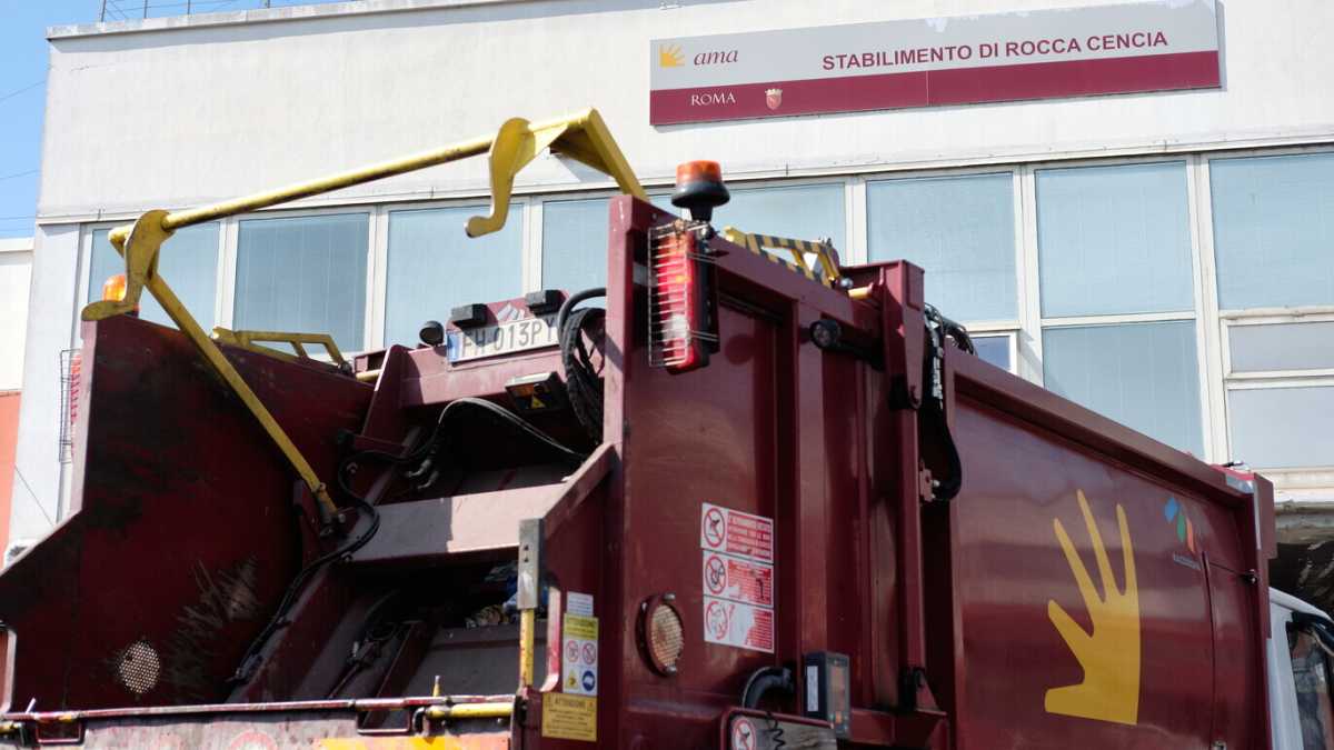 Immagine di Approvato l’aumento della Tari, Ama al tracollo. Valeriani: “Va data ad Acea”