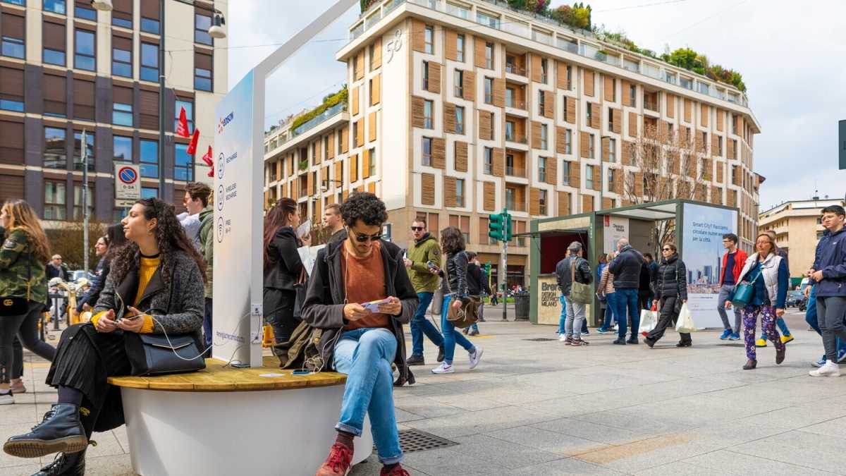 Immagine di Giro in bici tra gli eventi (reali) del Fuorisalone del Design. Milano con coraggio