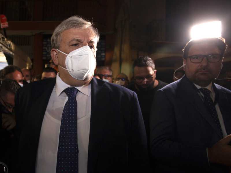 Emiliano il puntellatore di Conte. Adesso offre assessorati al M5s. "Venite, c'è posto"