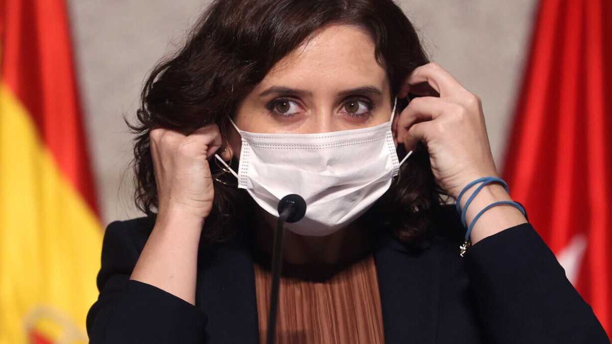 Immagine di Isabel Ayuso, la presidente che non vuole chiudere Madrid e rischia molto