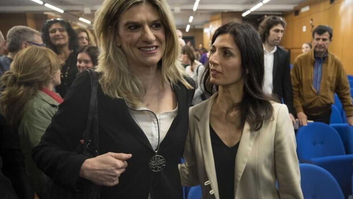 Immagine di Roma, Raggi vuole nominare la cronista di Rep, Federica Angeli delegata alle periferie