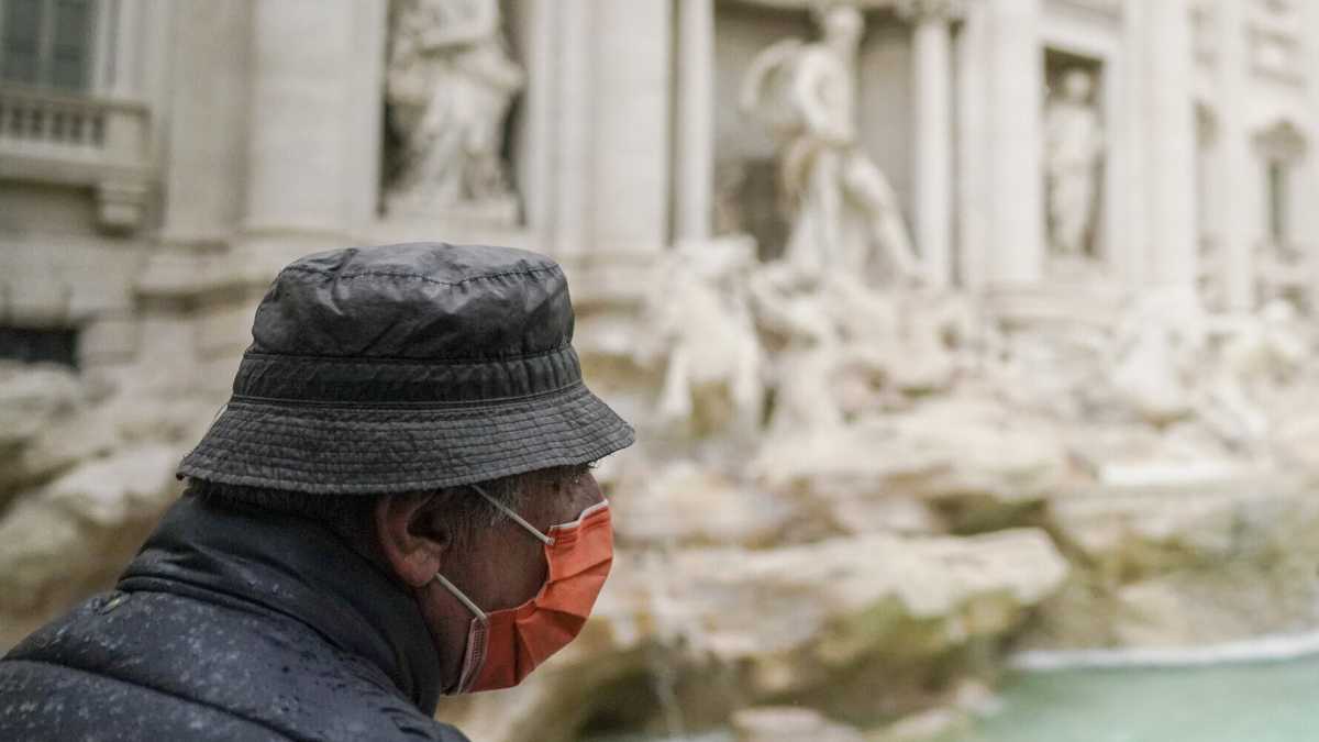 Immagine di Roma città sospesa tra mascherine obbligatorie e paura del lockdown