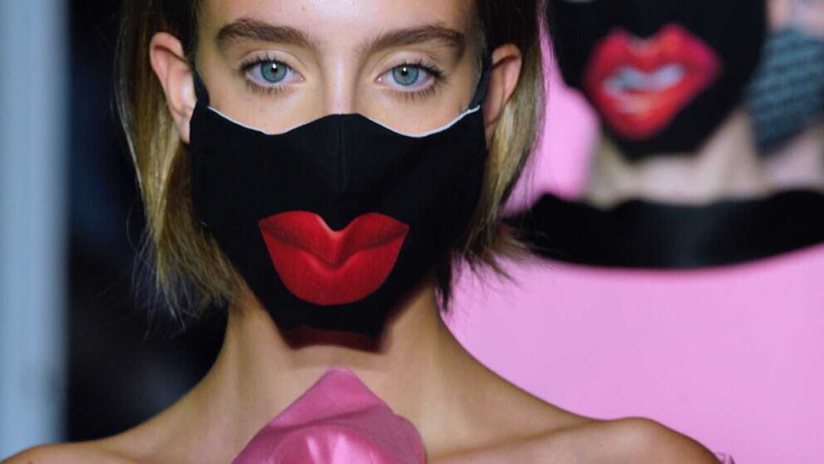 Immagine di Così nell'alta moda la mascherina diventa feticcio