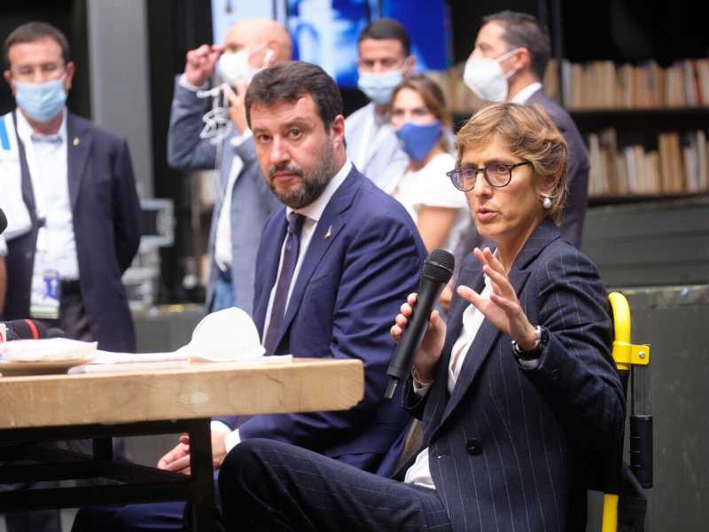 Salvini: “Lamorgese coi migranti fa quello che facevo io”