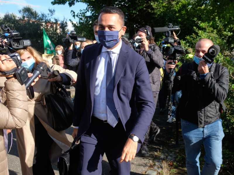 Di Maio non crede nel bluff di Casaleggio. Ma il caos non gli dispiace affatto
