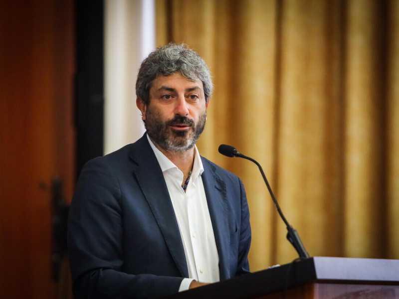 Perché Fico non può continuare a sperare che a Montecitorio il Covid non ci sia