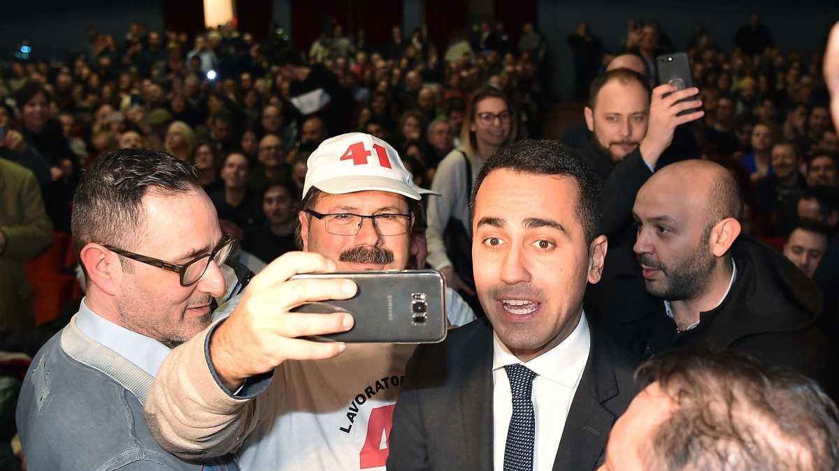 Immagine di Di Maio fa festa a Matera per le comunali. Ma il M5s alle amministrative ha preso il 6%