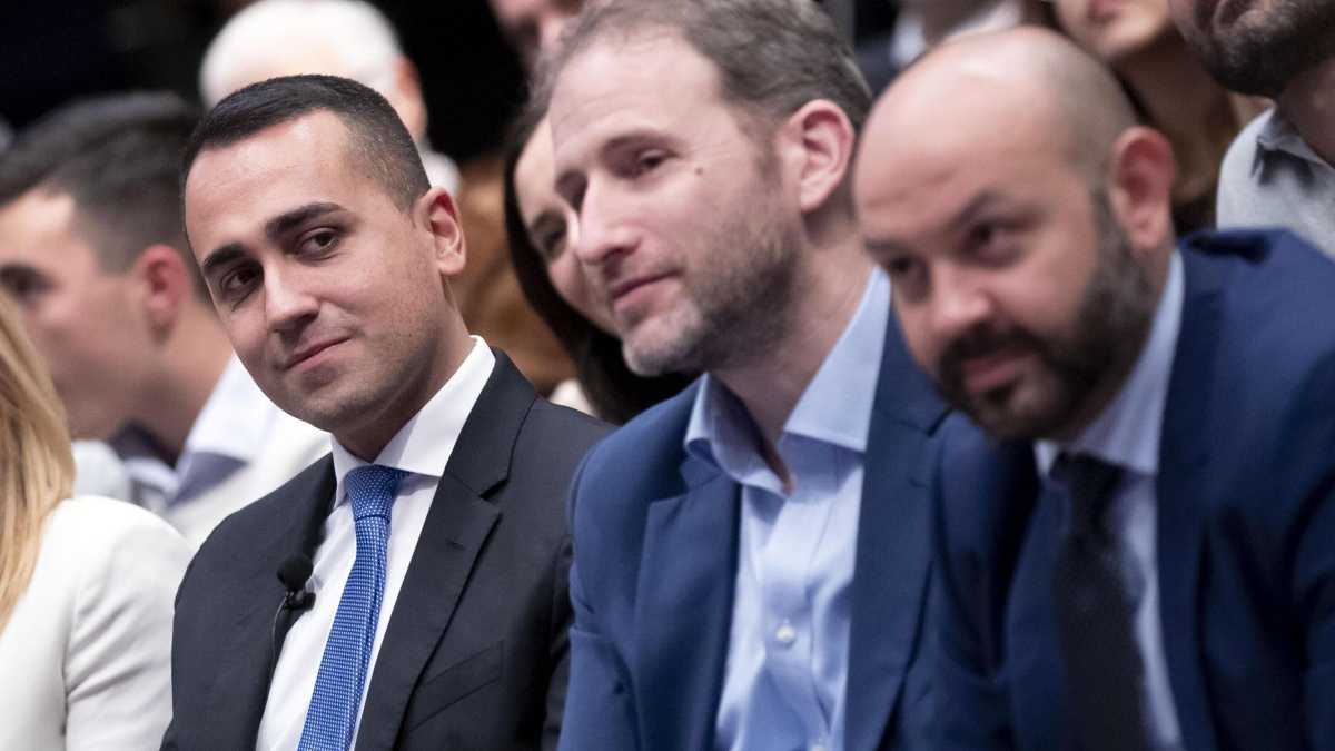 Immagine di "Sta con i casaleggesi o con gli scissionisti?" Nel M5s lo strano caso di mister Dettori