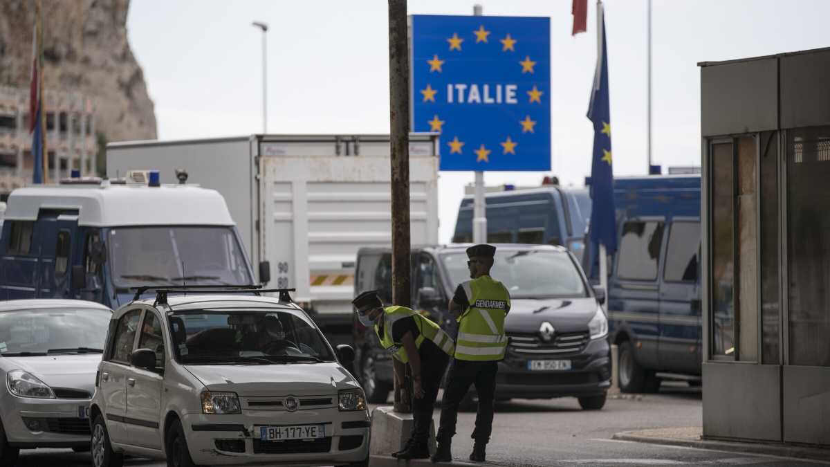 Immagine di Con la seconda ondata tornano le frontiere in Europa
