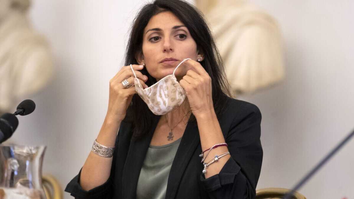 Immagine di Un bug nello statuto M5s salva Raggi: se condannata può ricandidarsi