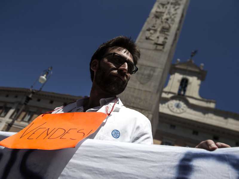 I giovani medici rimasti senza Scuola per i troppi ricorsi