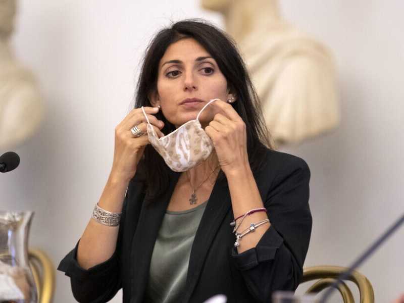 Un bug nello statuto M5s salva Raggi: se condannata può ricandidarsi