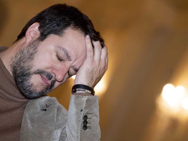 Così a Salvini esplode tra le mani il gruppo della Lega a Bruxelles