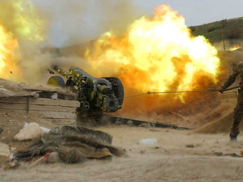 Militari armeni in azione nel Nagorno Karabakh (foto LaPresse)