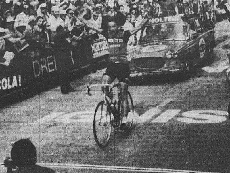 Quando la maglia rosa è trionfo, ma anche imbarazzo. Intervista a Davide Boifava