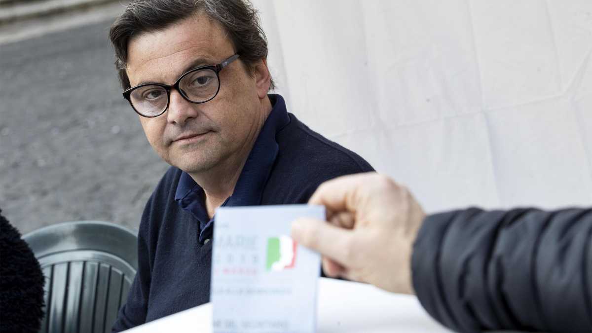 Immagine di "Vieni avanti, Carletto". Calenda e le primarie con il Pd: è partito l'ottovolante