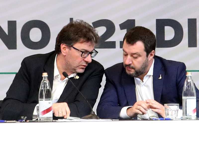 "Matteo, dobbiamo fare un partito o faremo opposizione a vita". L'avviso di Giorgetti a Salvini
