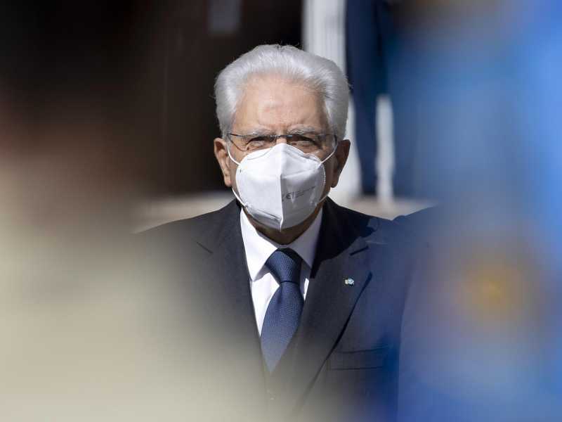 Il virus e i finti difensori della libertà: la grande lezione di Mattarella