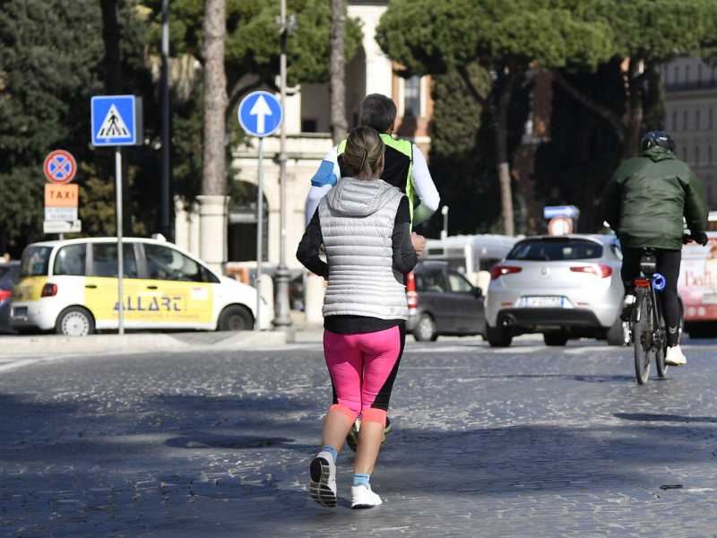 L'ingiustificata acredine contro podisti e ciclisti senza mascherina