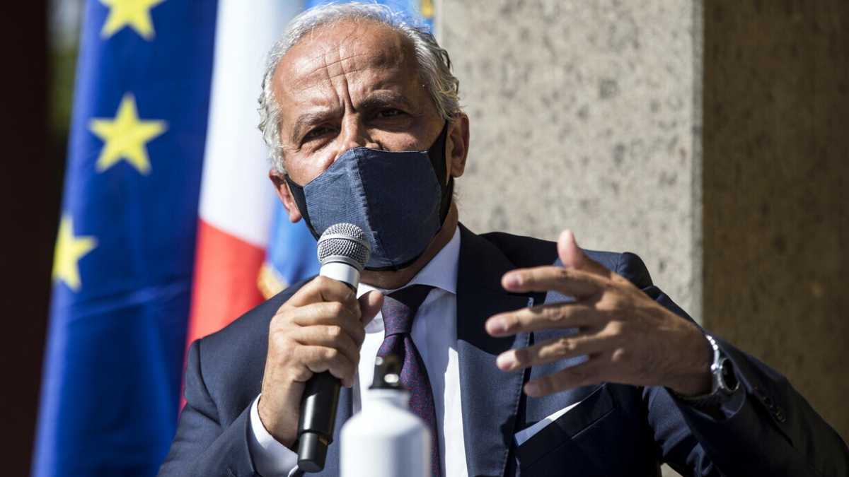 Immagine di Prima Salvini poi Lamorgese, ora Roma. Ecco il prefetto Piantedosi: "Sono un uomo per tutte le stagioni"