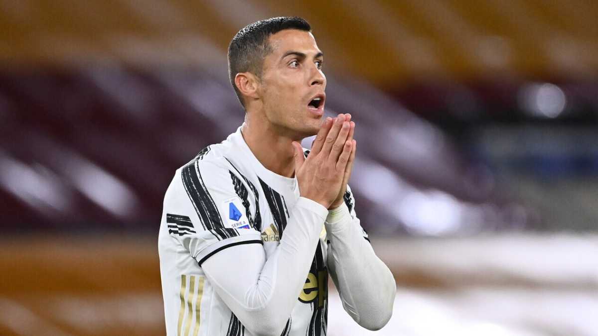 Immagine di Cristiano Ronaldo positivo al Covid e la conferenza di Conte