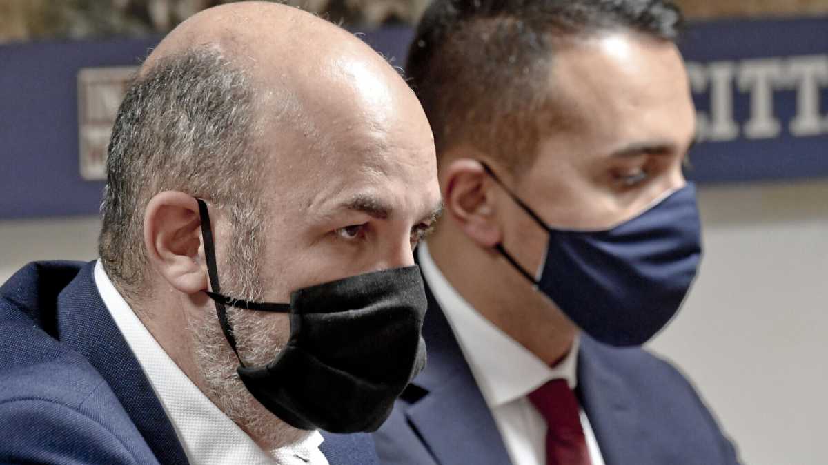 Immagine di Ora il M5s si scaglia anche contro il Recovery fund. E Renzi spera nel rimpasto