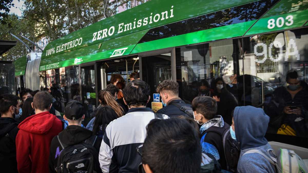 Immagine di Passato il Dpcm, rimane il caos trasporti. E Azzolina se la prende con De Micheli